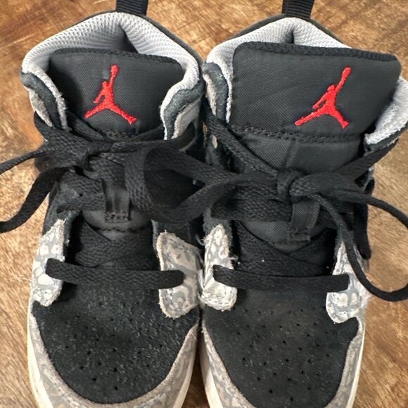 Nike Air Jordan 1 Mid SE - Picture 3 of 9